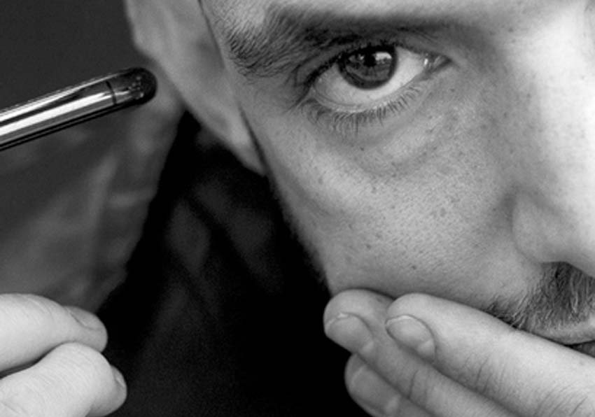 Imagen del evento:Detalle de la portada del libro, media cara de un hombre